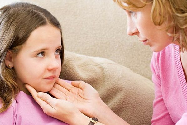 Збільшені підщелепні лімфовузли у дитини: причини і лікування